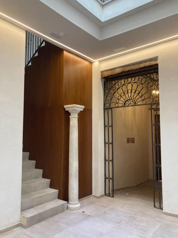 Casa Senorial Del Siglo XVIII Aparthotel Sevilla Bagian luar foto