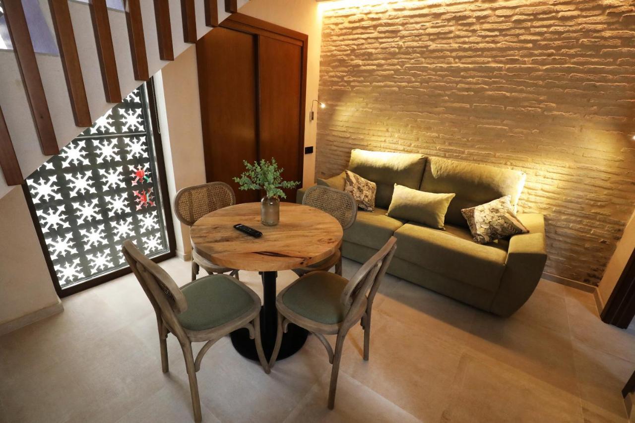 Casa Senorial Del Siglo XVIII Aparthotel Sevilla Bagian luar foto