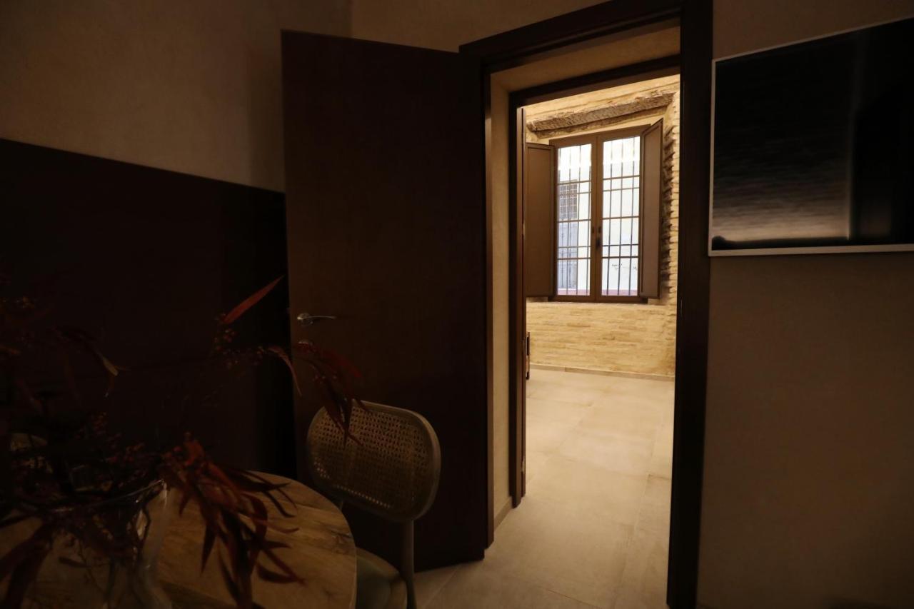 Casa Senorial Del Siglo XVIII Aparthotel Sevilla Bagian luar foto