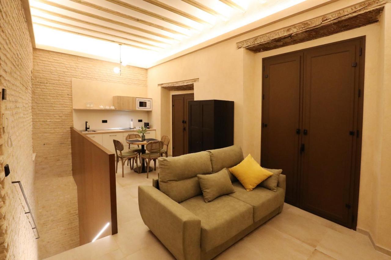 Casa Senorial Del Siglo XVIII Aparthotel Sevilla Bagian luar foto