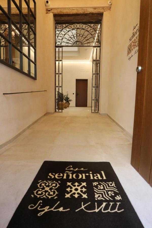 Casa Senorial Del Siglo XVIII Aparthotel Sevilla Bagian luar foto