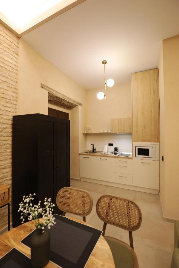 Casa Senorial Del Siglo XVIII Aparthotel Sevilla Bagian luar foto