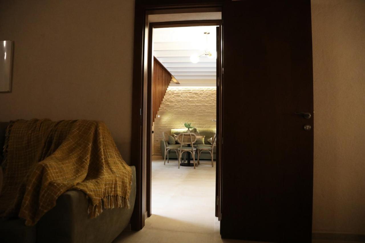 Casa Senorial Del Siglo XVIII Aparthotel Sevilla Bagian luar foto