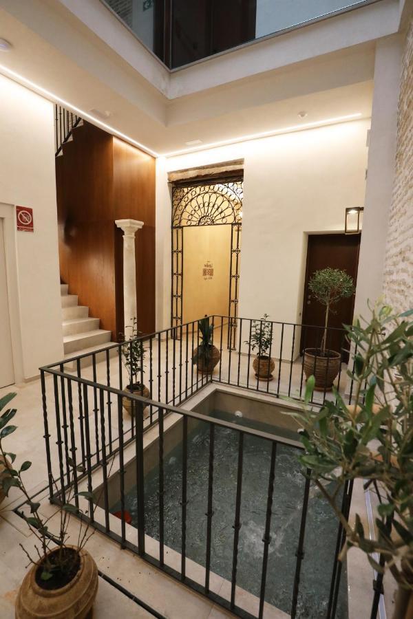 Casa Senorial Del Siglo XVIII Aparthotel Sevilla Bagian luar foto