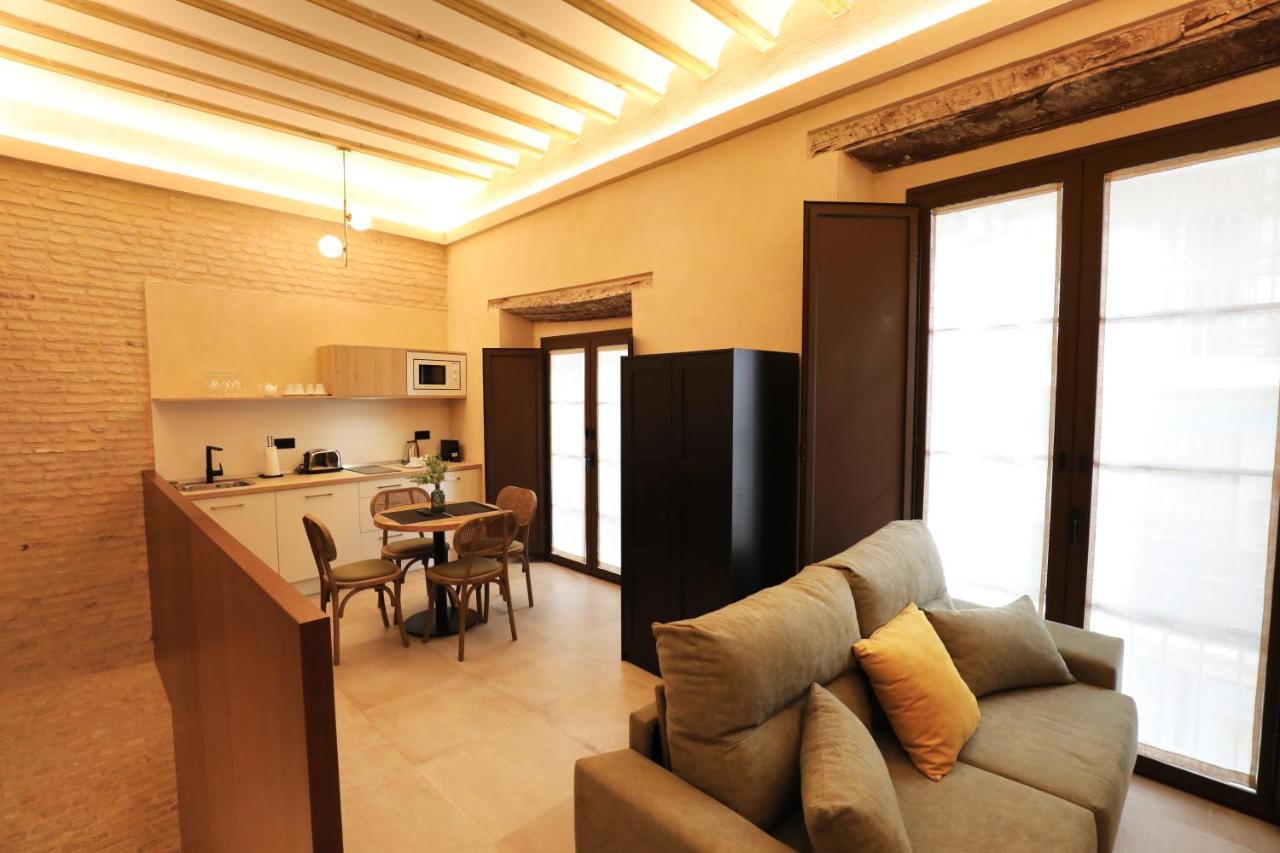 Casa Senorial Del Siglo XVIII Aparthotel Sevilla Bagian luar foto