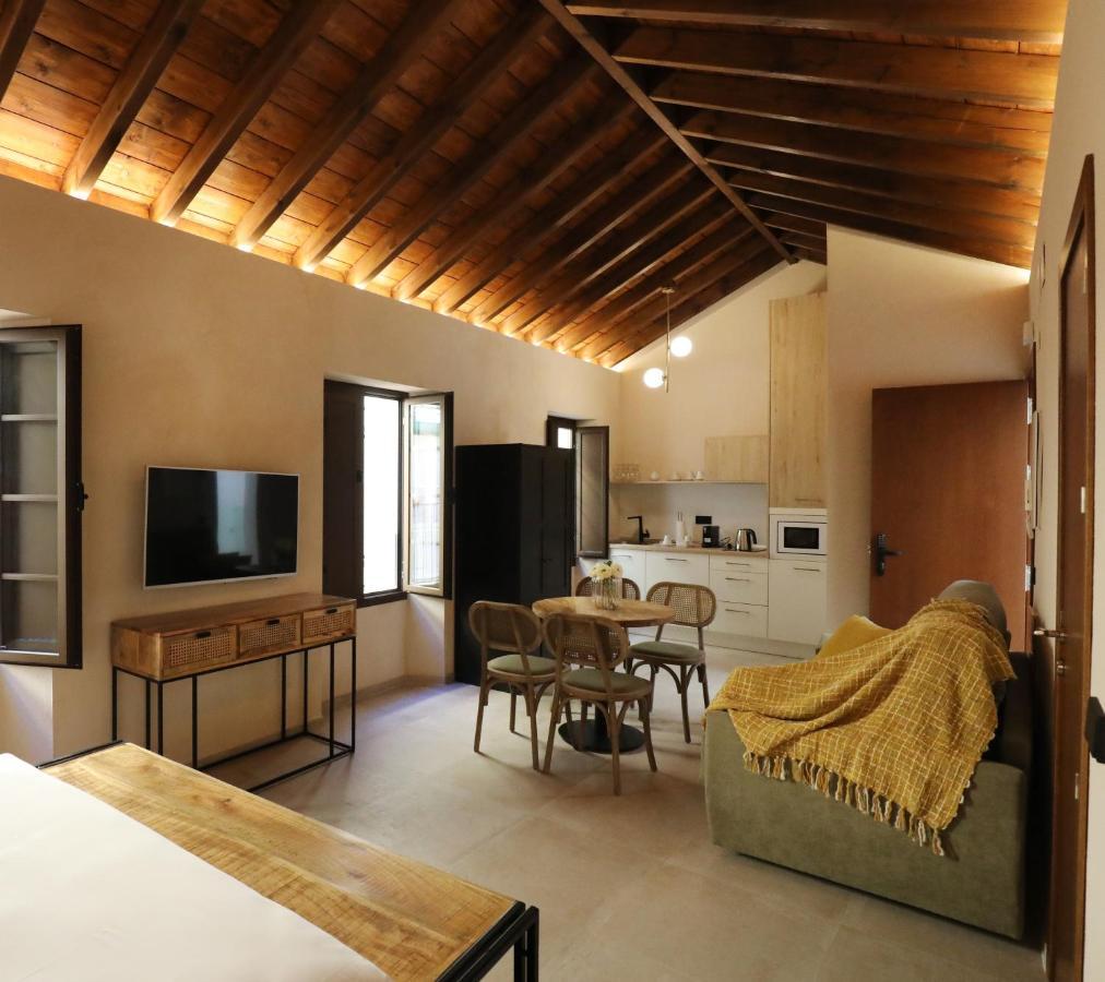 Casa Senorial Del Siglo XVIII Aparthotel Sevilla Bagian luar foto